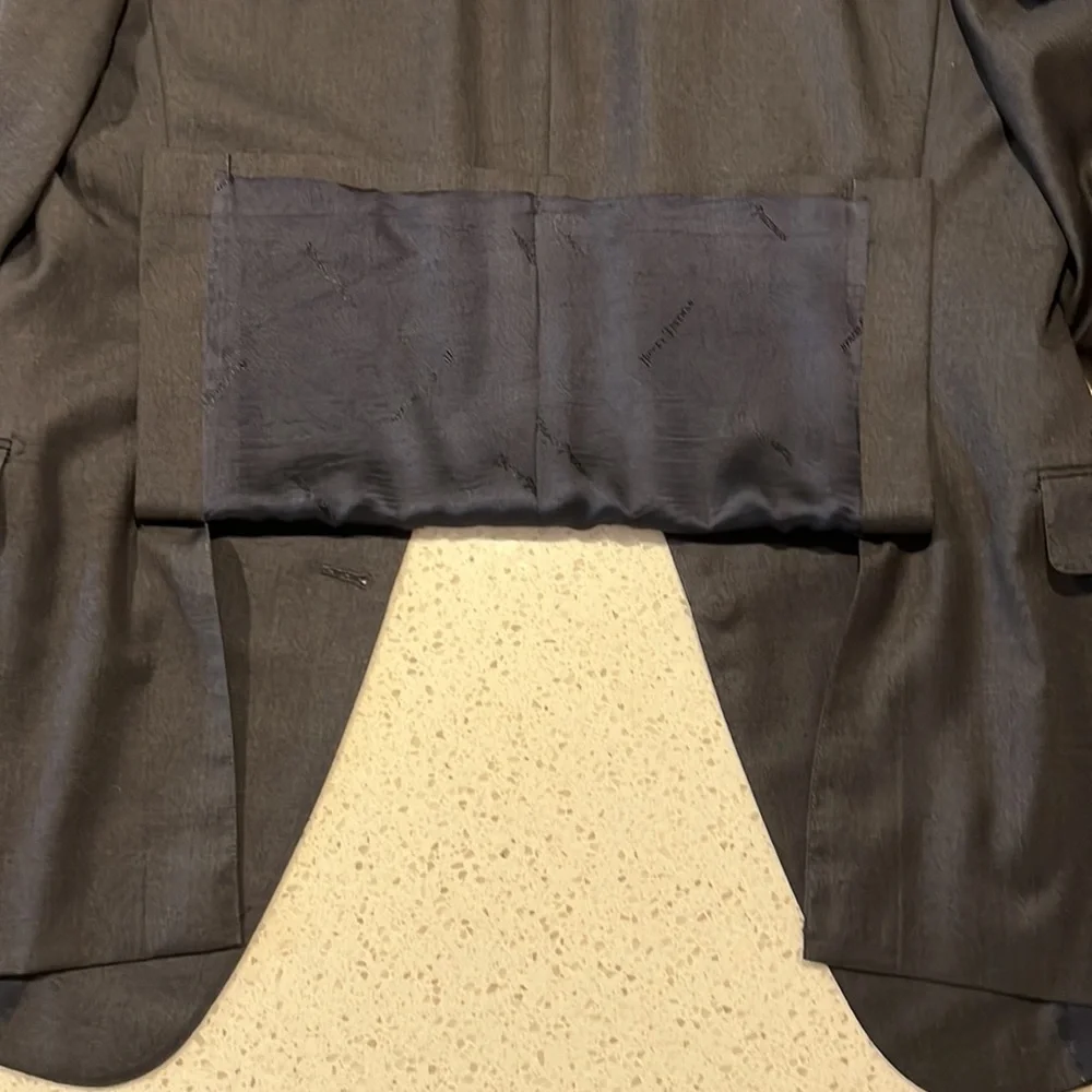 Hickey Freeman Charcoal Grey 100% wool with functional cuffs - Picture 6 of 10